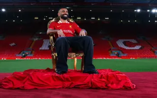 ديلي ميل تكشف الكواليس وراء تجديد عقد محمد صلاح مع ليفربول 