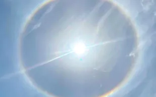 ظاهرة هالة الشمس تعانق قبة سماء جنوب السعودية (فيديو)