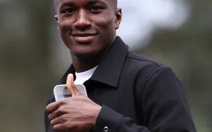 موسى ديابي يتحدى الهلال: "الاتحاد باقٍ في القمة"