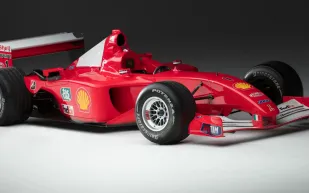 سيارة شوماخر الأسطورية تثير الحماس في مزاد موناكو 2025