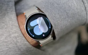 ساعة سامسونج Galaxy Watch الجديدة تأتي بميزات صحية متطورة