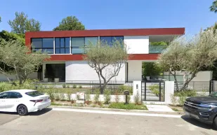 عقار فاخر بجوار قصر جيف بيزوس للبيع.. تعرف على سعره!