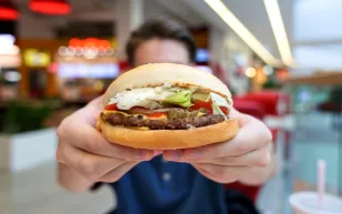 دراسة: زيادة الدهون في الجسم قد ترفع خطر القلق والاكتئاب