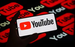 بعد 20 عاما من انطلاقه ..كم بلغ عدد مقاطع يوتيوب؟  