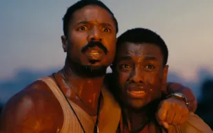 مايكل بي جوردن يقاتل الظلام وجهًا لوجه في ملحمة مصاصي الدماء Sinners