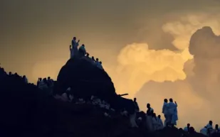 المحكمة العليا تُعلن ثبوت رؤية هلال ذي الحجة وتحدد موعد عيد الأضحى 