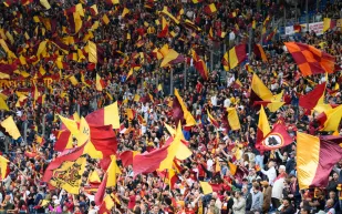 روما يحقق فوزًا ثمينًا على فيورنتينا ويقترب من مربع الكبار في الدوري الإيطالي (فيديو)