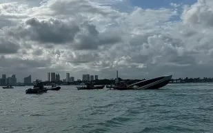 شاهد لحظة غرق يخت لامبورجيني الفاخر بقيمة  4.5  مليون دولار في ميامي