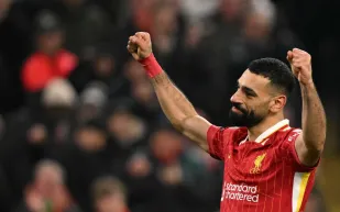 بعد تسلم جائزة لاعب العام في إنجلترا.. كم تبلغ ثروة محمد صلاح؟