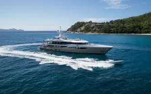 بيع يخت Amels الفاخر "Amigos" بطول 55 مترًا في صفقة دولية بارزة