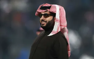 تركي آل الشيخ يشارك لقطات حصرية من استديوهات الحصن Big Time (فيديو)