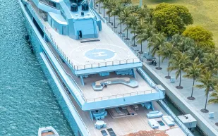 سيرجي برين يرسو بيخته "دراجونفلاي" في ميامي بتكلفة 450 مليون دولار (فيديو)