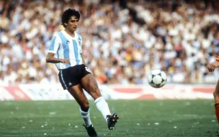 بعد وفاته.. نظرة على مسيرة الأرجنتيني لويس جالفان