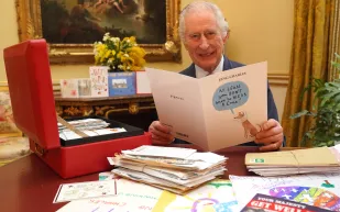 الملك تشارلز يكشف عن معاناته مع السرطان: "لحظات الظلام أضاءها تعاطف البشر"