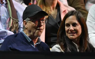  من الملاعب إلى المناسبات الرسمية.. كيف تطورت علاقة بيل جيتس وباولا هيرد؟