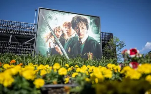 مكتب بتصميم فاخر من عالم هاري بوتر.. أقفال سحرية لا تُفتح إلا بـ"تعويذة"