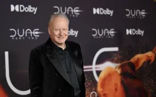 سكارسجارد يقترح تحويل جيمس بوند إلى شخصية سويدية في المستقبل