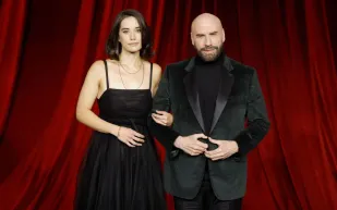 صورة عائلية ورسالة حزينة.. جون ترافولتا يُحيي ذكرى زوجته كيلي بريستون