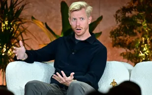 رئيس Reddit يكشف أسرار القيادة: الأشياء الإنسانية البسيطة تصنع القائد الناجح