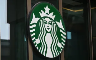 ستاربكس تعلن عن حاجتها إلى طيار براتب سنوي 360 ألف دولار