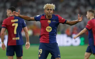 كم تبلغ ثروة لامين يامال وصافي راتبه في عام 2025؟