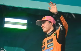 كم بلغت ثروة أوسكار بياستري بعد فوزه بجائزة ميامي الكبرى 2025؟