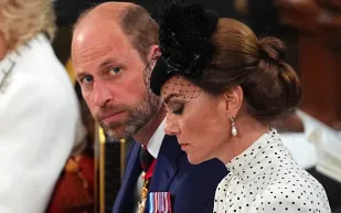 الأمير وليام يرفض سحب الألقاب من هاري وميغان لتجنّب إذلالهما علنًا