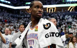 نجم الـNBA شاي جليجوس-ألكسندر يهدي زملاءه ساعات رولكس احتفالًا بلقب الـMVP