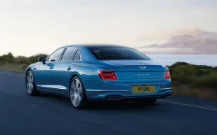 الكشف عن مواصفات سيارة Bentley Flying Spur Azure الهجينة