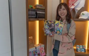 مجلات وقصص مانجا العربية باللغة اليابانية في الجناح السعودي في إكسبو أوساكا