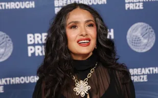 سلمى حايك وزوجها يتصدران قائمة أغنى الأزواج في هوليوود بهذا الرقم الصادم!