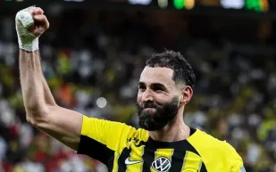 بنزيما يحسم موسم الاتحاد بثنائية تاريخية ويختتم العام بـ25 هدفًا