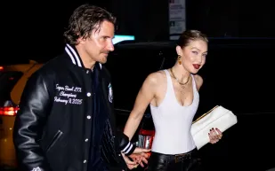 بصورة رومانسية.. جيجي حديد تعلن ارتباطها  ببرادلي كوبر 