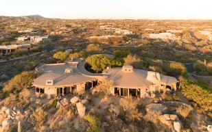 للبيع منزل صحراوي فريد يطفو حول صخرة.. تعرف على المواصفات والسعر 