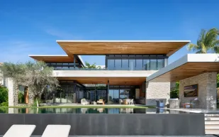 فرصة لامتلاك عقار بقيمة 35 مليون دولار لمجاورة أشهر الشخصيات