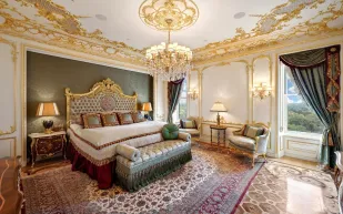 بيع شقة  في فندق بلازا بنيويورك لملياردير روسي بـ21 مليون دولار