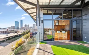 شقة سكنها سيلفستر ستالون قد تحطم الرقم القياسي للأسعار في أوكلاهوما