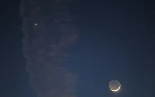 سماء السعودية ترصد بالعين المجردة اصطفاف القمر والزهرة وزحل فجر الخميس