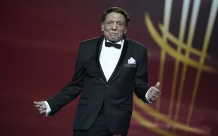 هل يغيب عادل إمام عن حفل زفاف حفيده؟ مصدر مقرب يجيب