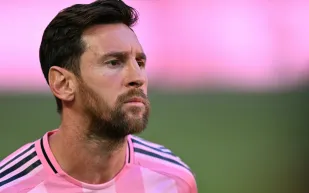 "الرجل العجوز الغاضب".. تهنئة عائلية تشعل عيد ميلاد ميسي (صور)