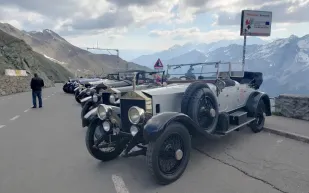 قبل دقائق من رحلتها التاريخية..  سرقة Rolls-Royce النادرة