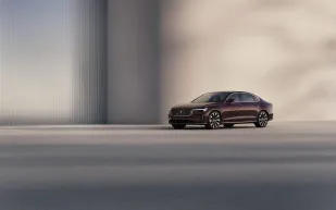 الرقي الصامت والقوة الذكية: Volvo S90 تكتب فصلاً جديدًا في أناقة القيادة
