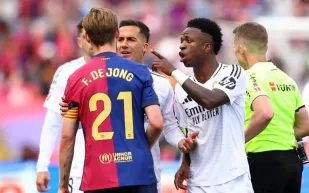 التنافس بين الأندية الكروية ينتقل إلى السوشيال ميديا فمن يملك جمهور الإنترنت؟ 