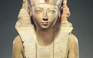 دراسة جديدة تفكك لغز تدمير تماثيل حتشبسوت بعد وفاتها