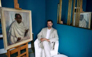 عرض لوحة نادرة لغاندِي نجت من طعنة سياسية في مزاد مرتقب بلندن