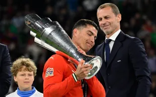 كيف احتفل رونالدو بابنه جونيور في يوم الأب؟