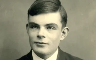 كادت تُفرم.. وثائق أسطورة الحوسبة "آلان تورينغ" تباع في مزاد بسعر قياسي