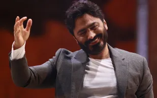  تامر حسني يكشف تفاصيل مرض ابنه.. والنجوم يلتفون حوله بالدعاء