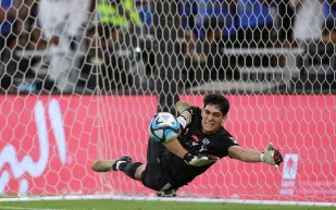 ماذا فعل بونو أمام سالزبورغ ليستحق لقب "أفضل لاعب"؟