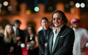 جوني ديب يفتح النار على دائرة أصدقائه السابقة